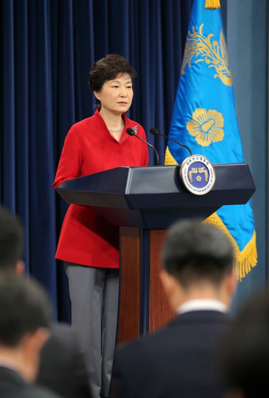 朴대통령 대국민담화 공감 47%...비공감 39.5%  