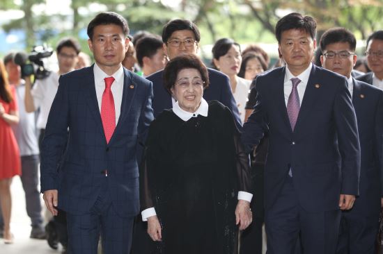 “남북 관계 개선 돌파구가 이젠 없다”  이희호 여사 카드 마저 소진  