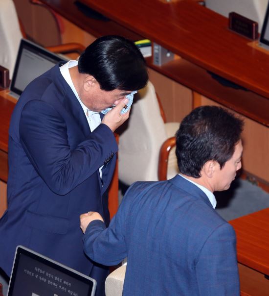 “박기춘, 신상발언 중 끝내 눈물흘렸다”  