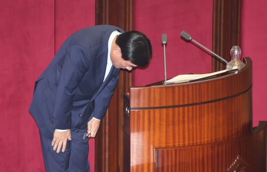 “박기춘, 끝내 국회 떠났다” 체포동의안 국회 본회의 가결  