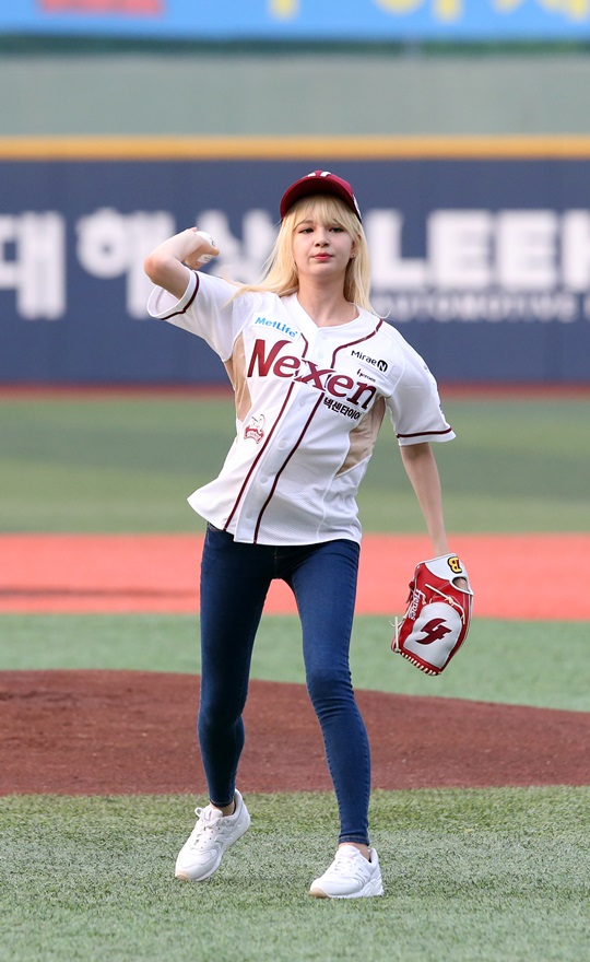 ‘매의 눈’ 혼혈가수 샤넌의 반전 시구…가녀린 몸에서 저런 힘이?  