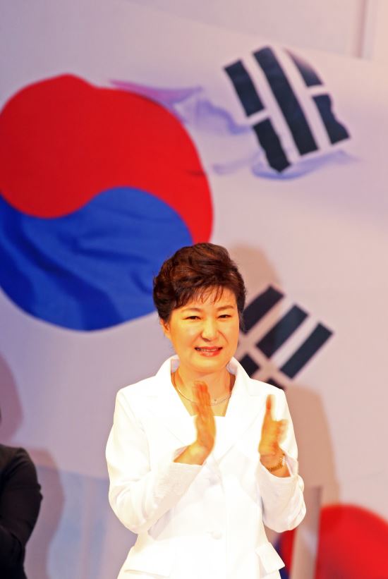 朴대통령, 광복절 경축사 메시지 막판까지 수위조절  