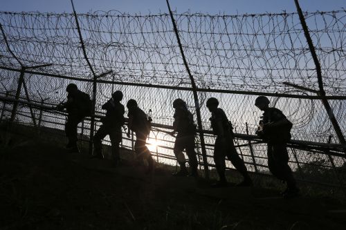 북한軍도 11년만에 동부전선 확성기 방송 재개…최전방 긴장수위 급상승  