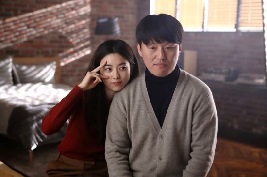 카메라 밖의 한효주 사랑스럽고 깜찍한 애교에 현장 후끈 화기애애 비하인드 컷 공개  