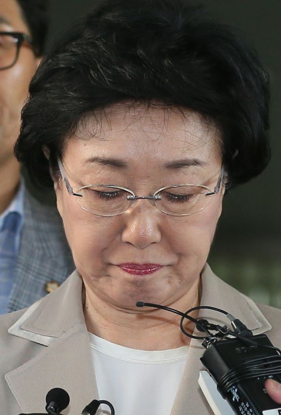與 “한명숙 기소 후 5년이나 걸린 늑장판결 유감”  