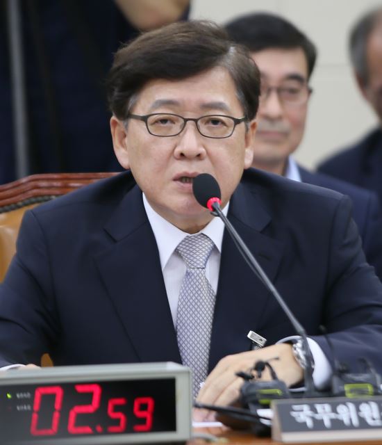 “법인약국, 좋은방향 아냐” 정진엽 “감염병 정보, 지나칠 정도로 공개해야”  