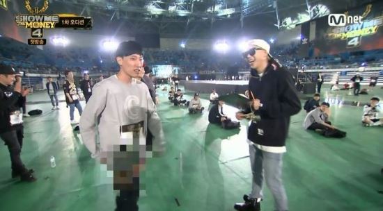 “니 X 속에 돈을 꽂아줄게” 블랙넛 ‘꽃뱀들에게’로 또 논란  