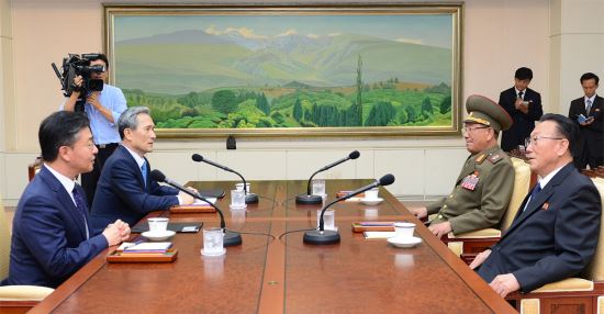 “김관진-황병서 대신 ‘통-통’라인이 주도”  南통일부장관-北통일전선부장 채널 가능성  