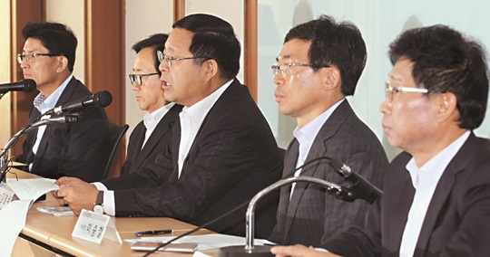 “노동개혁, 정부 지침 아닌 법 개정 통해야”… 경제 5단체 긴급 기자회견  