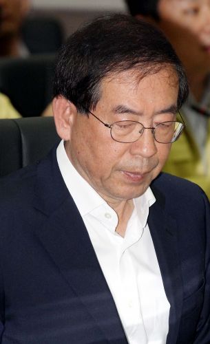 “박원순 죽이기 시작됐다” 野,아들 병역의혹보도 발끈  