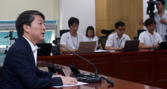 안철수,친노 지도부 향해 “패권주의” 돌직구... “참을만큼 참았다?”  