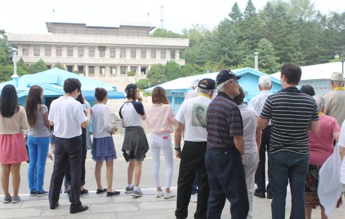 남북, 10시50분부터 판문점서 적십자 실무접촉 개시  