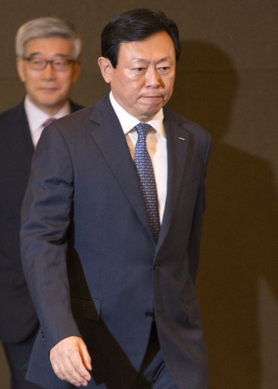 [긴급]국회 정무위, 신동빈 롯데 회장 국감 증인 잠정합의…“소환시기는 미합의”  