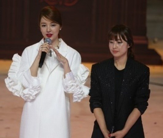 “표절 논란 아몰랑~난 윤은혜 코트 살 거야” 윤은혜 사건 최대 수혜자는  