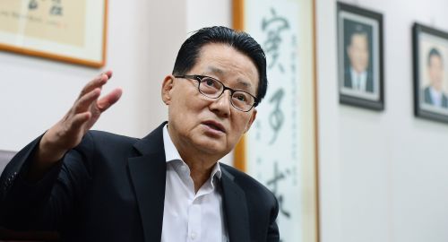 박지원 “문재인 재신임 결정, 당을 구하겠다는 충정으로 이해”  