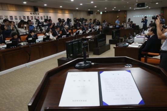 “한탕주의 노린 퍼포먼스 경연장?” 국감 올해도  각종 소품 활용 튀기 경쟁  