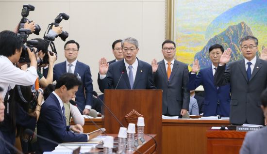 “경제도 ‘헉헉’, 대책도 ‘헉헉’” 정무위, 가계부채 집중 추궁  