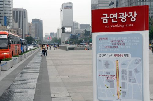 내년 4월부터 서울지하철 출입구 주변서 담배피면 10만원  