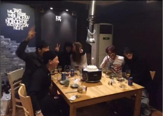 한예슬, 테디 달달한 볼뽀뽀…생일 파티 사진 공개  