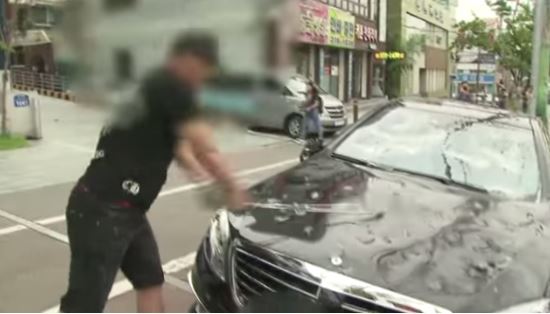 경찰 고소 취하에도 벤츠 골프채 사건 수사 지속  