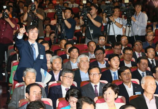 野주류, 비주류에 오픈프라이머리 결의 제안 물밑협상...비주류, 의견 갈려 거부  