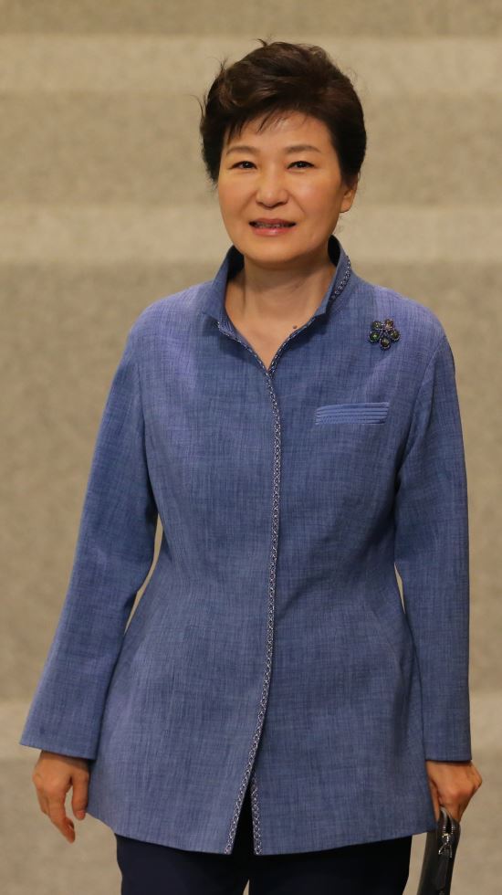 “북한 도발 단호 대응 노고 치하” 朴대통령, 全장병 특별휴가증...56만여명 혜택  