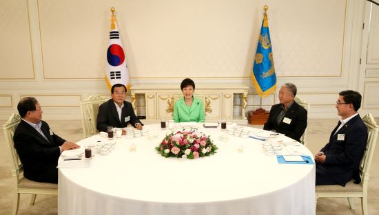 [긴급]朴대통령 “한국형 노동개혁 좋은 모델 만들 수 있을 것”  