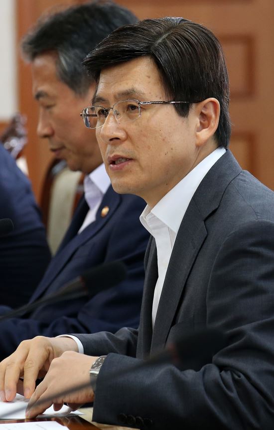 “정치인 출신 장관 업무 챙겨보고 있다” 黃총리 “사정기관 제 역할해야”  