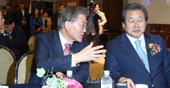 김무성 “안심번호 국민공천, 정개특위서 추진 방침 말한 것” 문재인과 나흘만에 어색한 만남  