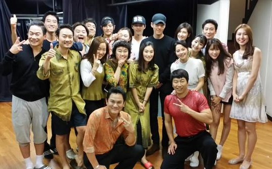장동건·현빈·김우빈, 미남들의 외출… 김수로 공연 동반관람  