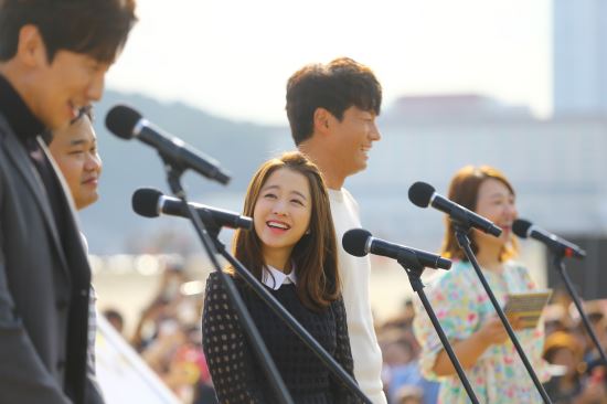 이광수 이천희 박보영이 부산에 떴다 올해 가장 획기적인 사건 ‘돌연변이’ 무대인사  