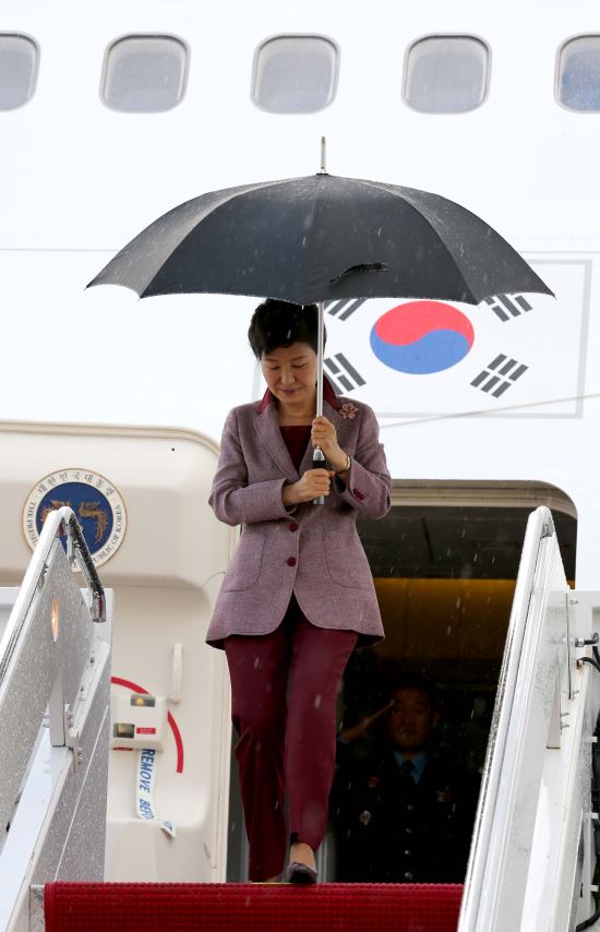 “中 톈안먼서 美 펜타곤으로 외교 이동” 나흘간 초강행군 일정 소화  