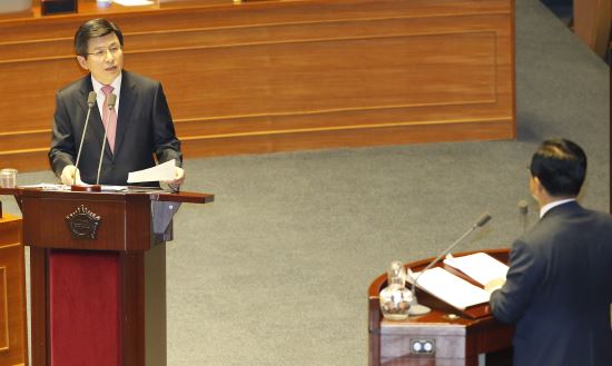 “黃총리 자위대 발언은 망언...朴대통령 사죄하라” 野, 긴급의총 결의문 채택  
