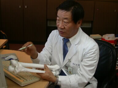 로봇인공관절 수술 대가, 수원 이춘택 병원장 별세  