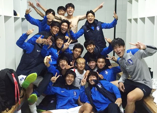[U-17월드컵] 브라질 격파한 한국의 라커룸… 이승우 “행복해”  