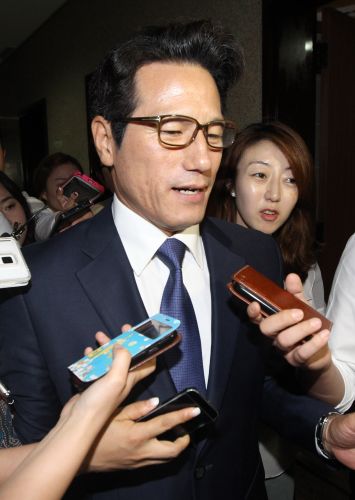 “국정화가 답이 나니다” 정두언 김용태 남경필 이어 정병국도 與 내부 공개 반론  