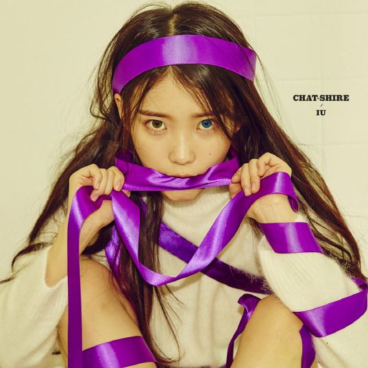 장기하의 연인 아이유 미니앨범 ‘챗셔’ 발매 신곡 ‘스물셋’으로 8개 음원차트 1위를 휩쓸다  