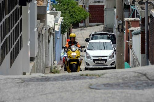 “오토바이는 죄없다” 무단횡단 행인 친 사건 무죄 판결  