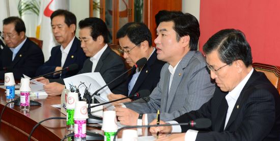 與친박계, 내일 국가경쟁력강화포럼 세결집?...국정화 집중 논의  