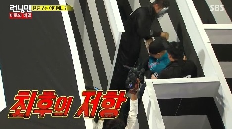‘런닝맨’ 월요커플 개리, 송지효 위해 몸 던져 ‘이제 놀랍지도 않다’  