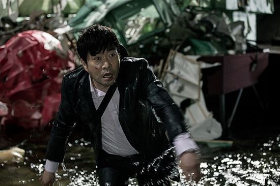 손현주의 액션 스릴러가 통했다 ‘더 폰’ 주말 1위 10월 개봉 한국영화 첫 정상  