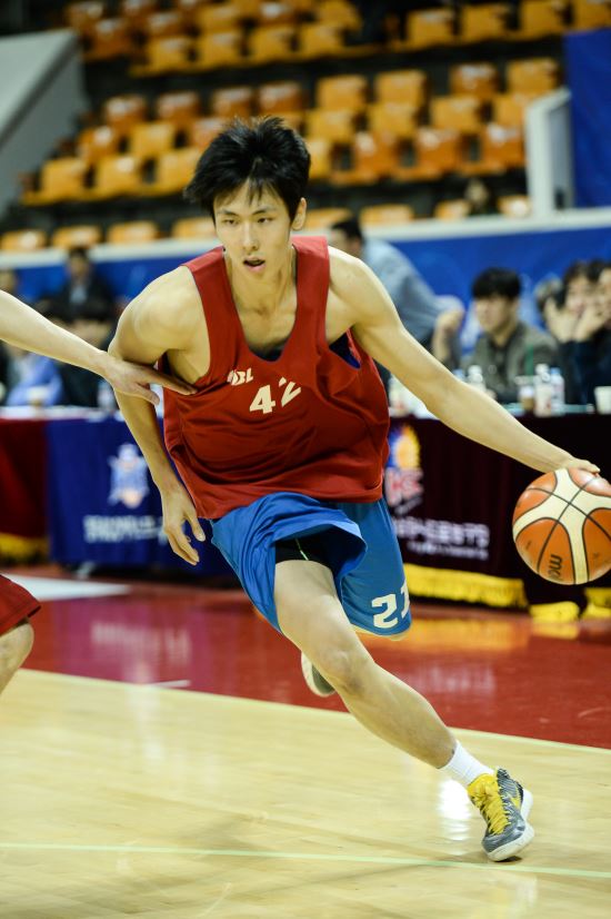 ‘고교 선수’ 송교창, 전주 KCC에 지명… KBL 사상 최초  