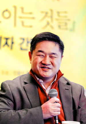 “성공기 아닌 ‘다른 시각’을 읽어달라”…  시각장애인 애널리스트 신순규씨 자서전 출간  