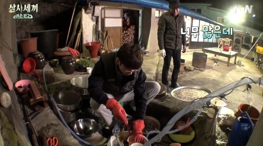 ‘삼시세끼’ 윤계상, 설거지하는 만재도 신데렐라 등극… “고춧가루 묻어있으면 알지”  