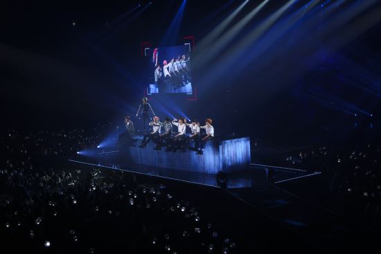 방탄소년단 ‘화양연화 on stage’ 일곱 소년의 가장 화려한 순간을 지켜보다  