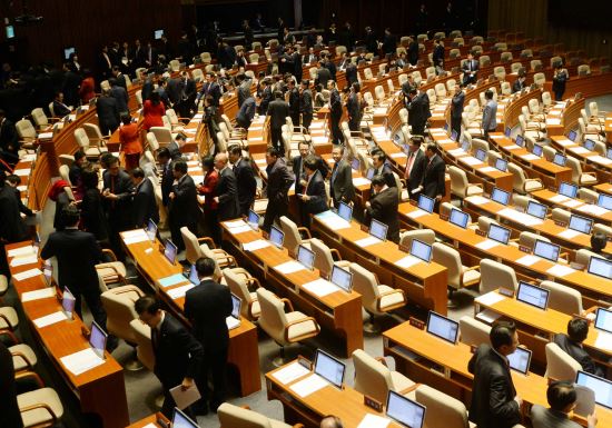 국회 외통위, 한중FTA 비준안 의결…본회의로 상정  