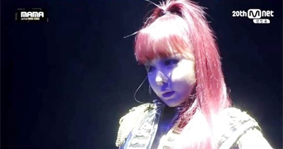 “박봄씨 팬들이 걱정해요. 이제 얼굴에 아무것도 하지 않기로 해요”  