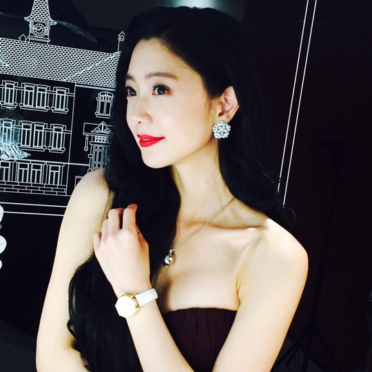 “국내 복귀 저울질?” 클라라 물 오른 미모 과시  