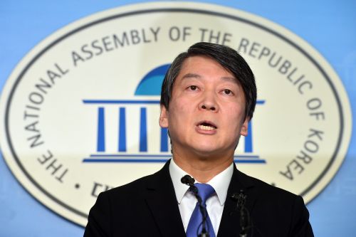 안철수 “답도 없는 야당 바꿀 것”… 탈당 이후 의원 등에 문자메시지 전송  