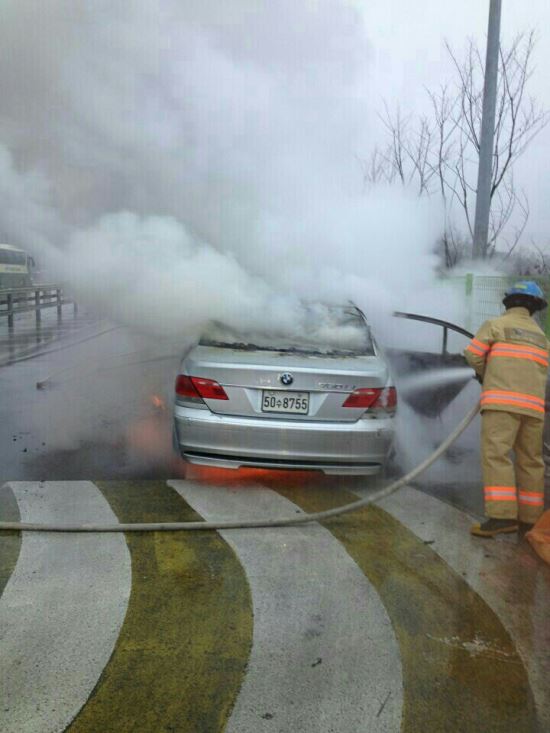 ޸ BMW  , Ѵ޻ 4°,  Ÿڳ  